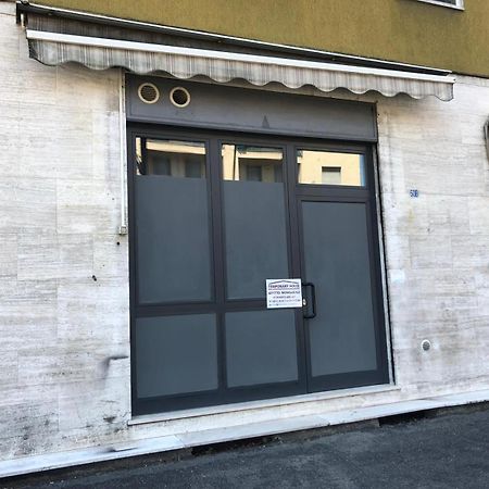 Ferienwohnung Monolocale Arredato Con Una Camera Parma Exterior foto