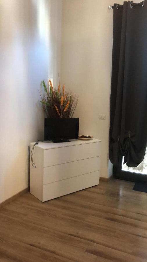 Ferienwohnung Monolocale Arredato Con Una Camera Parma Exterior foto