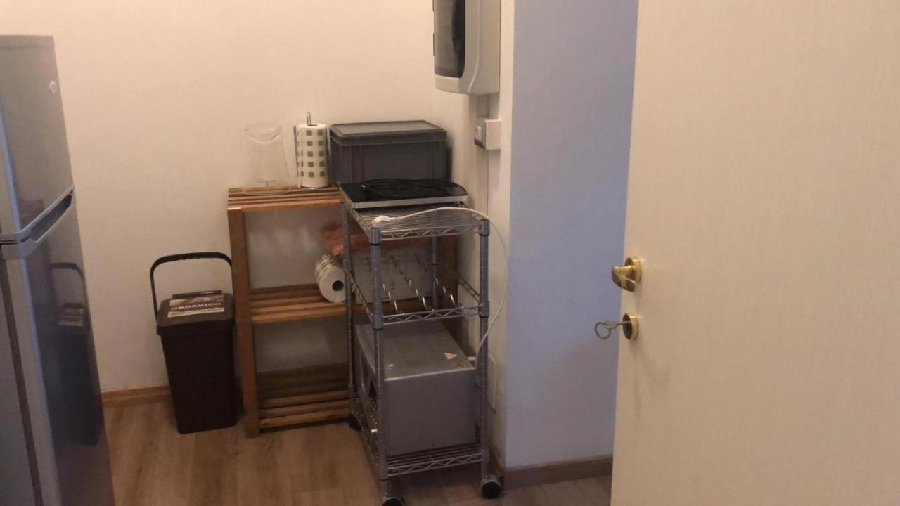 Ferienwohnung Monolocale Arredato Con Una Camera Parma Exterior foto