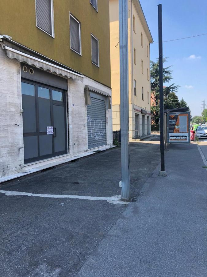 Ferienwohnung Monolocale Arredato Con Una Camera Parma Exterior foto